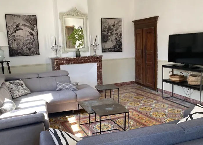 La Maison Du Pape * Monteils (Gard)